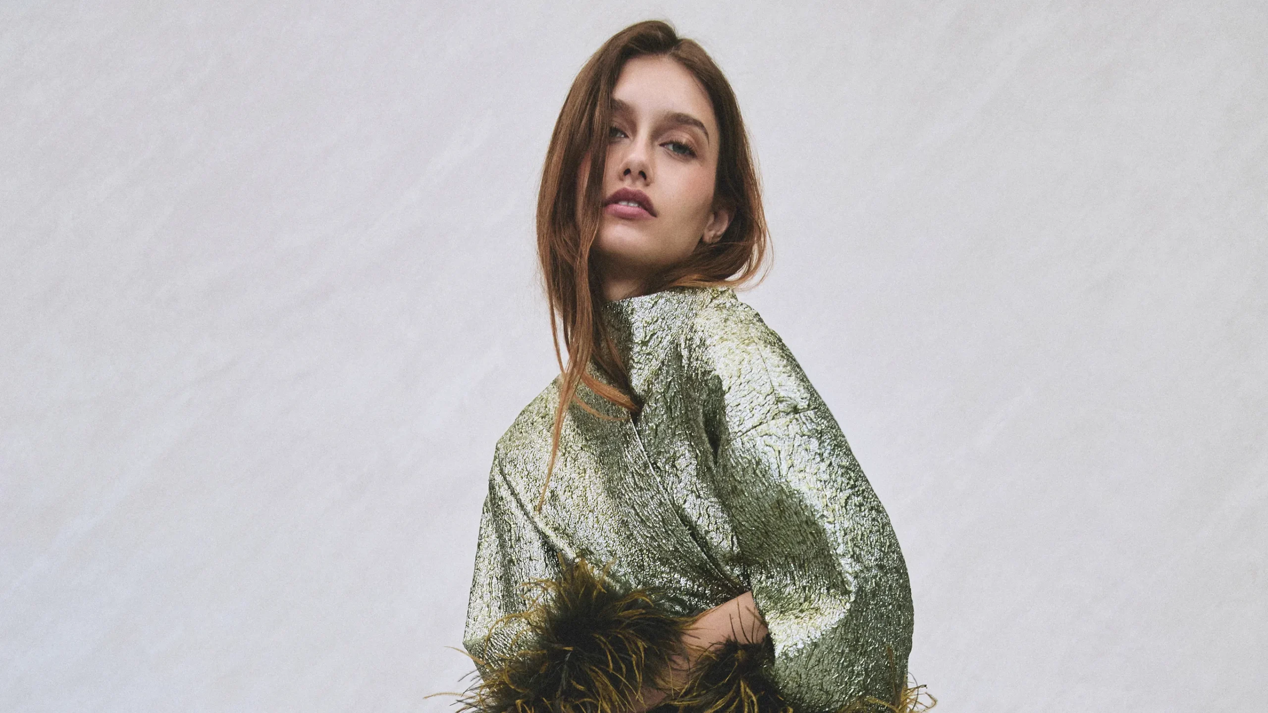 Modelos desfilam peças da coleção Tanya Taylor Resort 2027