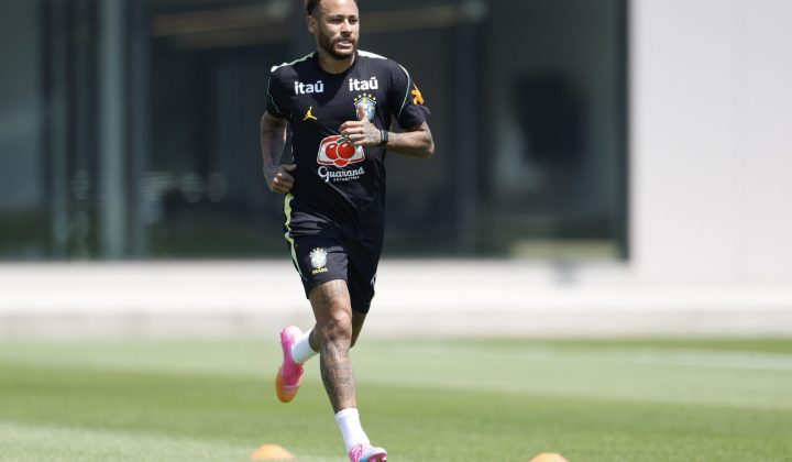 Ancelotti confirma expectativa de retorno de Neymar para jogo contra a Escócia