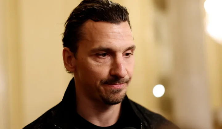 Zlatan Ibrahimovic, o icônico ex-atacante sueco, expressou forte desaprovação em relação ao desempenho e às escolhas táticas de Ronald Koema