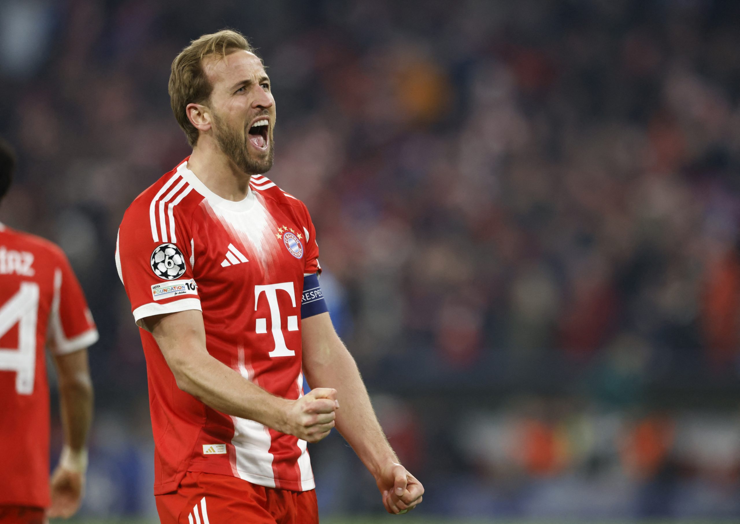 Harry Kane comemorando um gol em uma partida pelo Bayern de Munique.