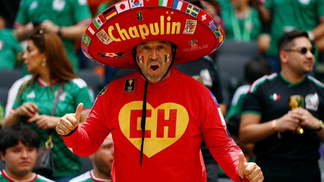 A Copa do Mundo de 2026 finalmente chegou ao Estádio Azteca, na Cidade do México, com uma explosão de cor e paixão. Milhares de torcedores,