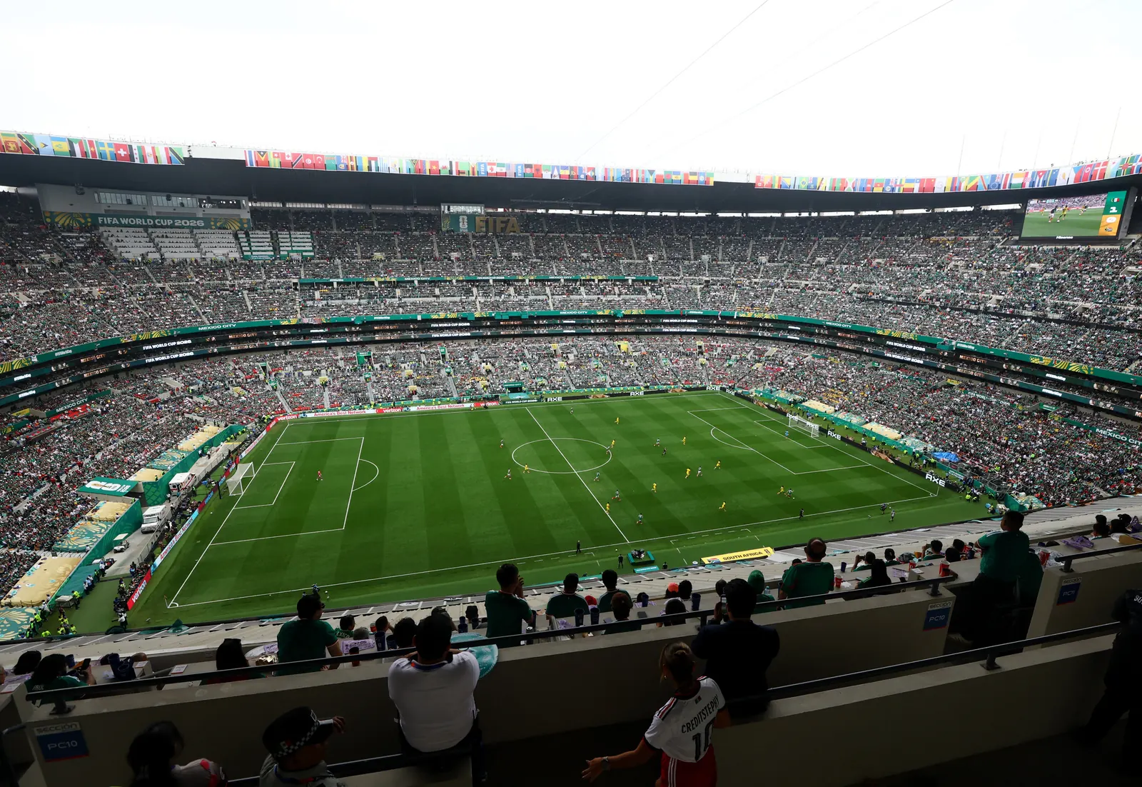 Torcedores nas arquibancadas de um estádio da Copa do Mundo FIFA 2026