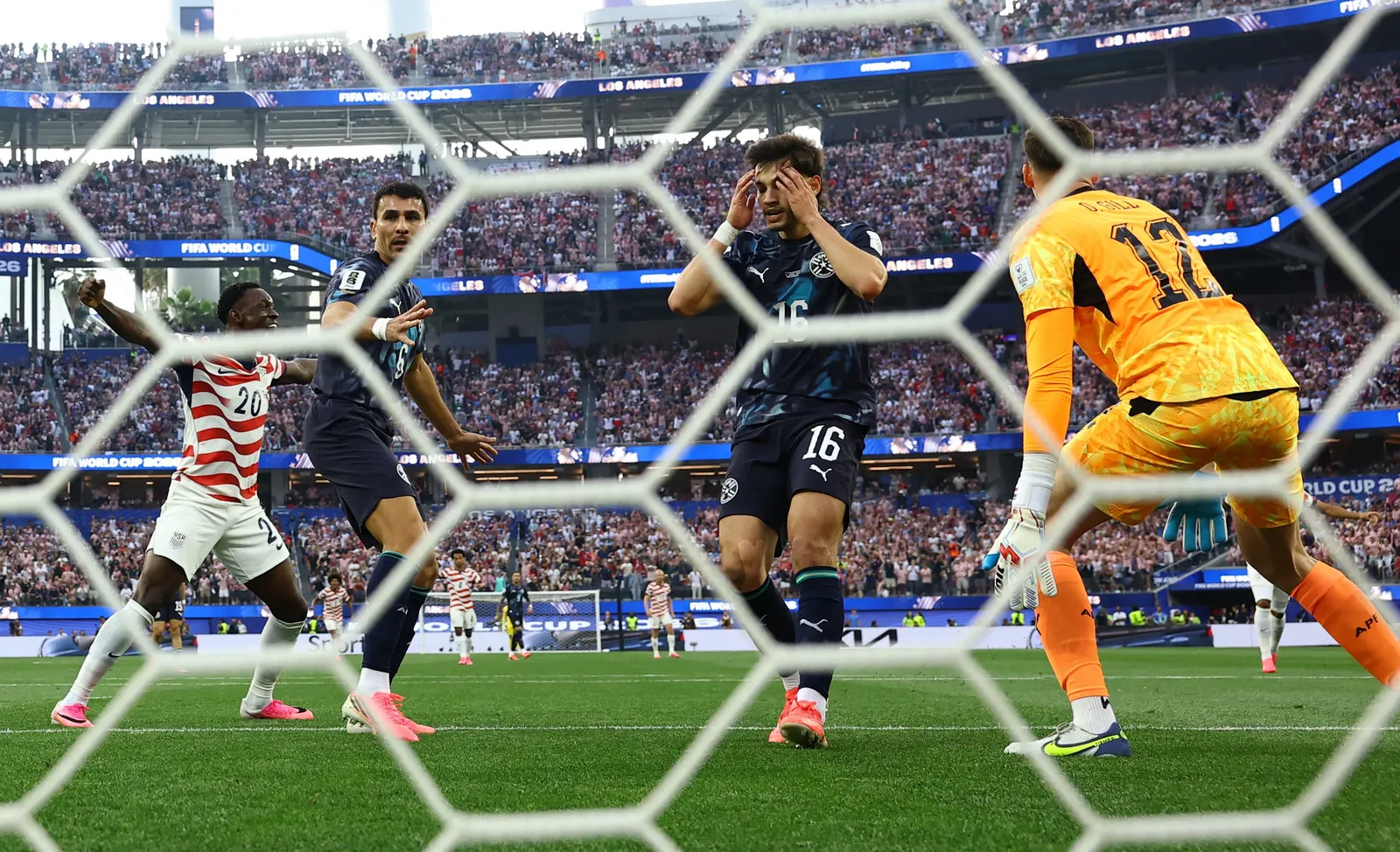 Jogadores da seleção dos Estados Unidos comemoram um gol em partida da Copa do Mundo FIFA 2026.
