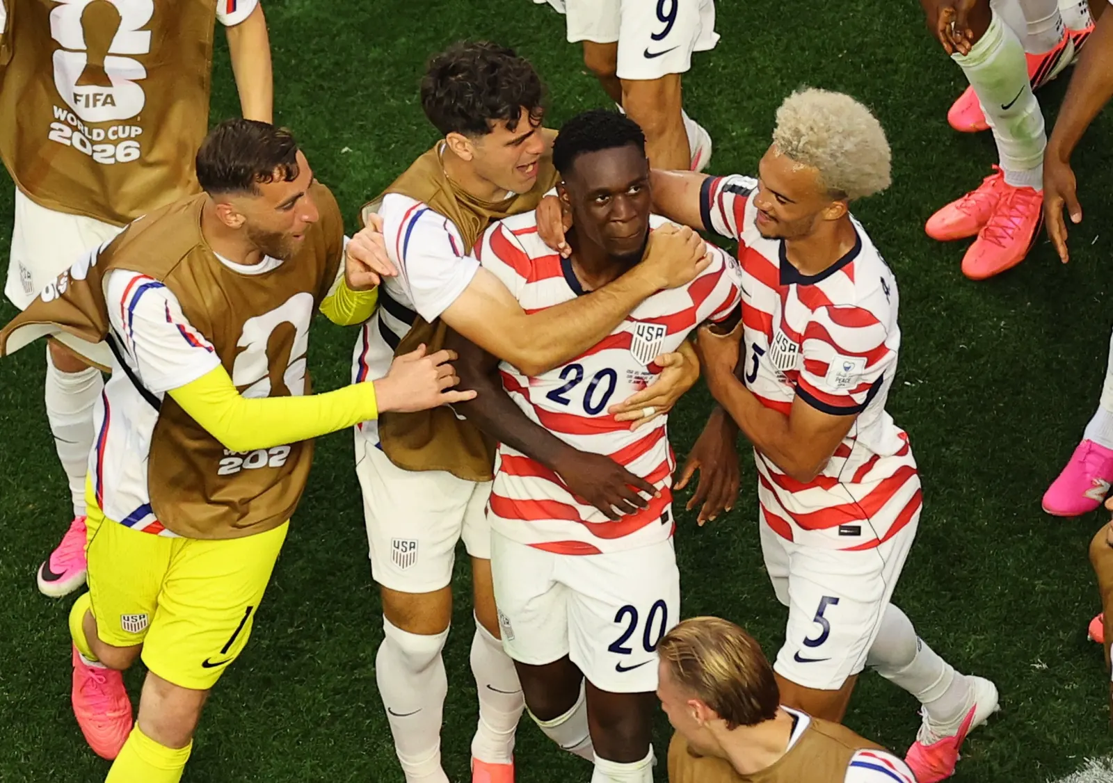 Folarin Balogun comemora um de seus gols pela seleção dos Estados Unidos em partida da Copa do Mundo de 2026.