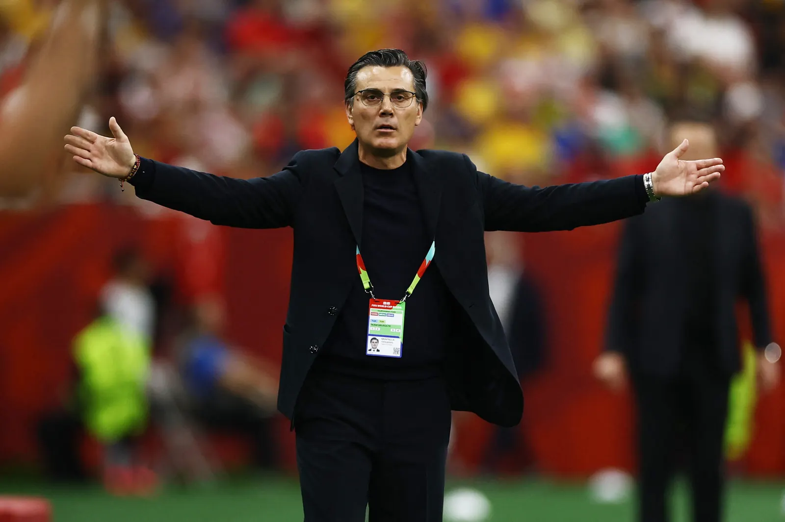 Vincenzo Montella, técnico da seleção turca de futebol, em um campo.