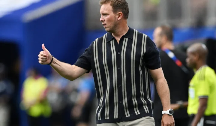 Técnico da Alemanha explica troca de roupa inusitada durante goleada na Copa