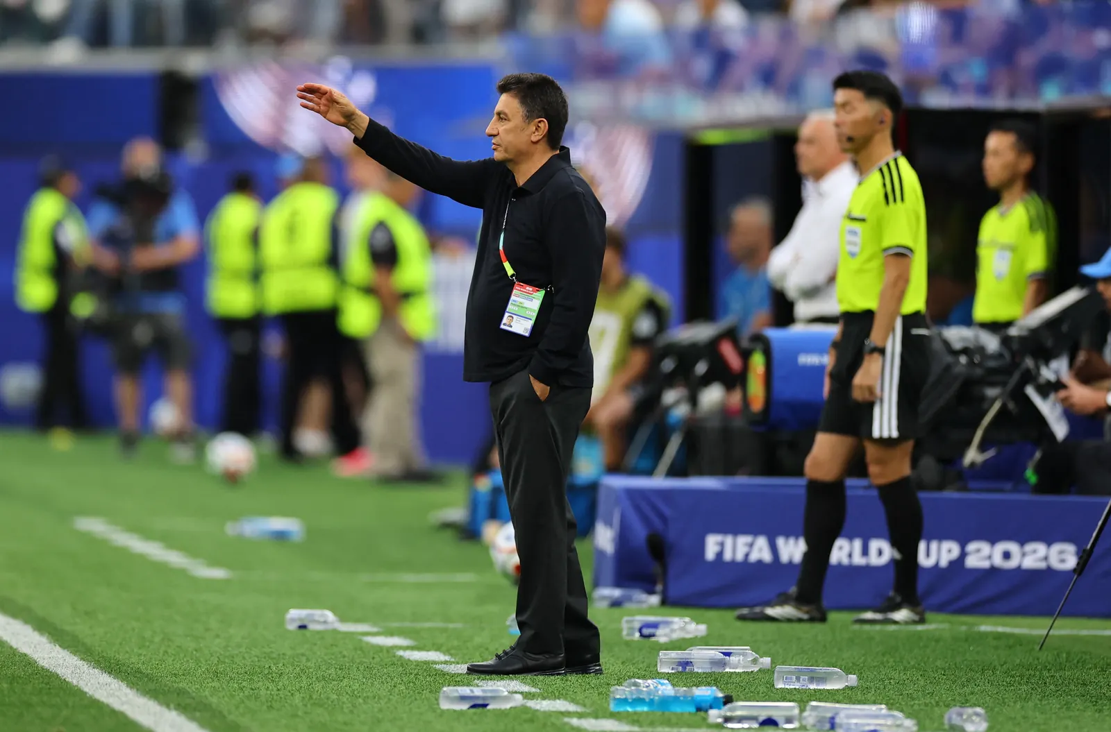Técnico do Irã, Amir Ghalenoei, em coletiva de imprensa durante a Copa do Mundo FIFA 2026.