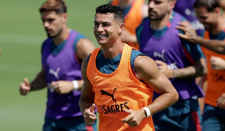 A Copa do Mundo de 2026 trouxe consigo debates sobre o desempenho de seus astros, e Cristiano Ronaldo não ficou imune às críticas. Após a pa
