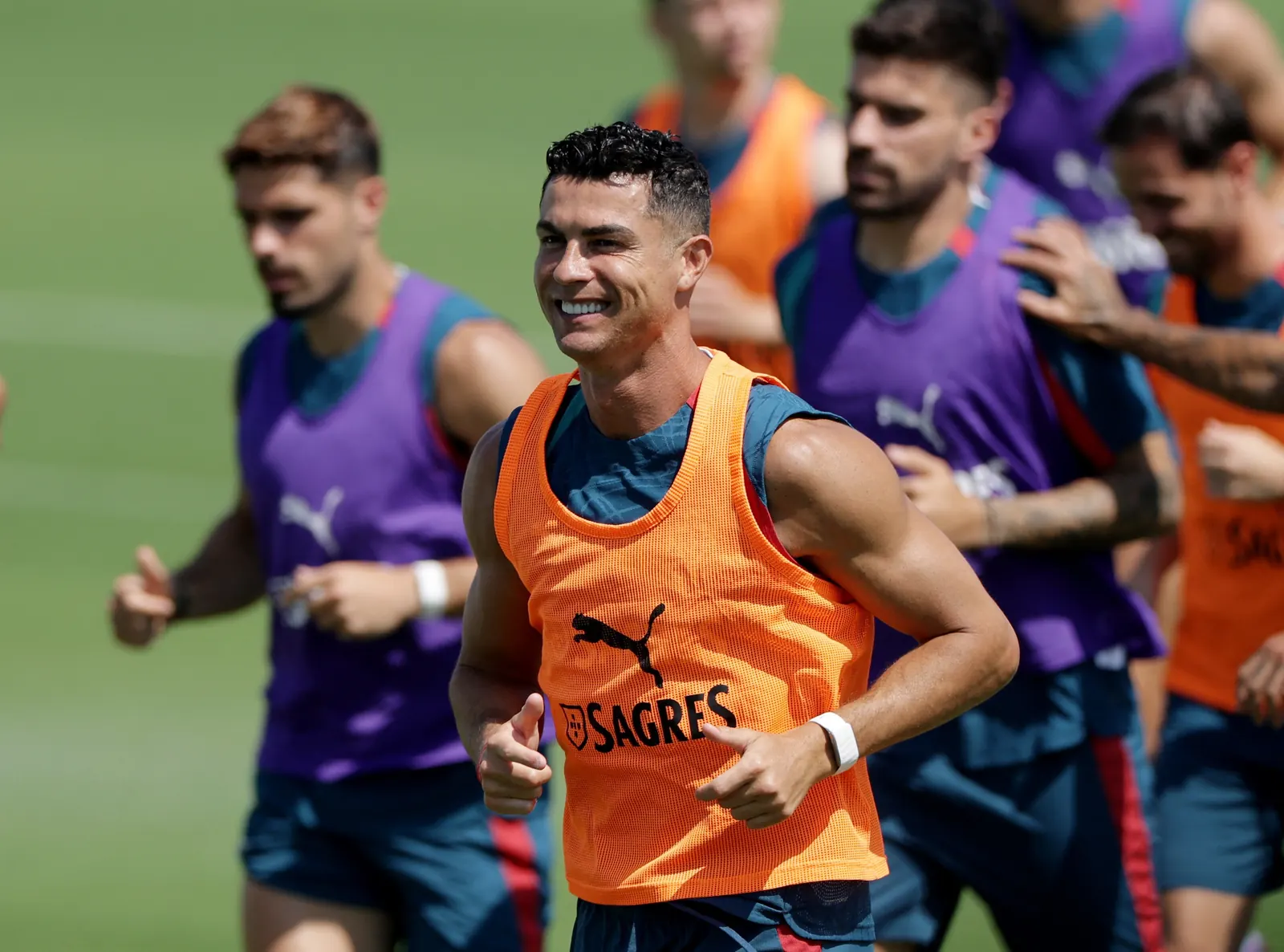 Jogador Cristiano Ronaldo em treinamento com a seleção portuguesa, com foco em sua performance na Copa do Mundo de 2026.