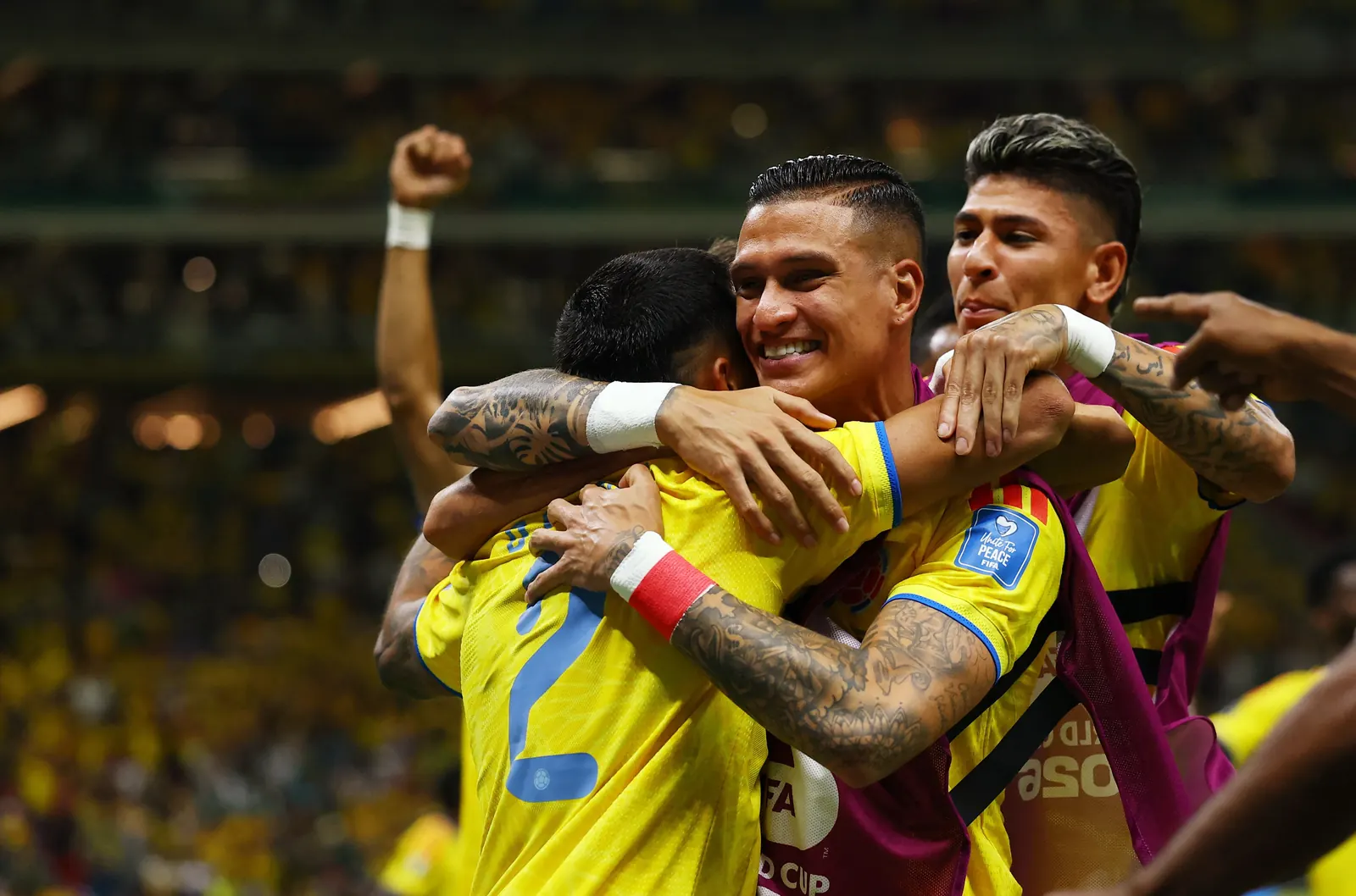 Jogadores da seleção colombiana celebrando um gol durante partida da Copa do Mundo 2026.