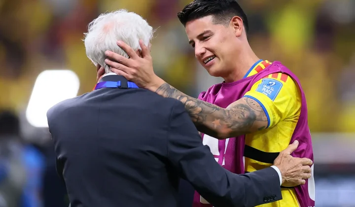 Colômbia se classifica na Copa do Mundo com abraço emocionante de James Rodríguez em ex-técnico Pékerman