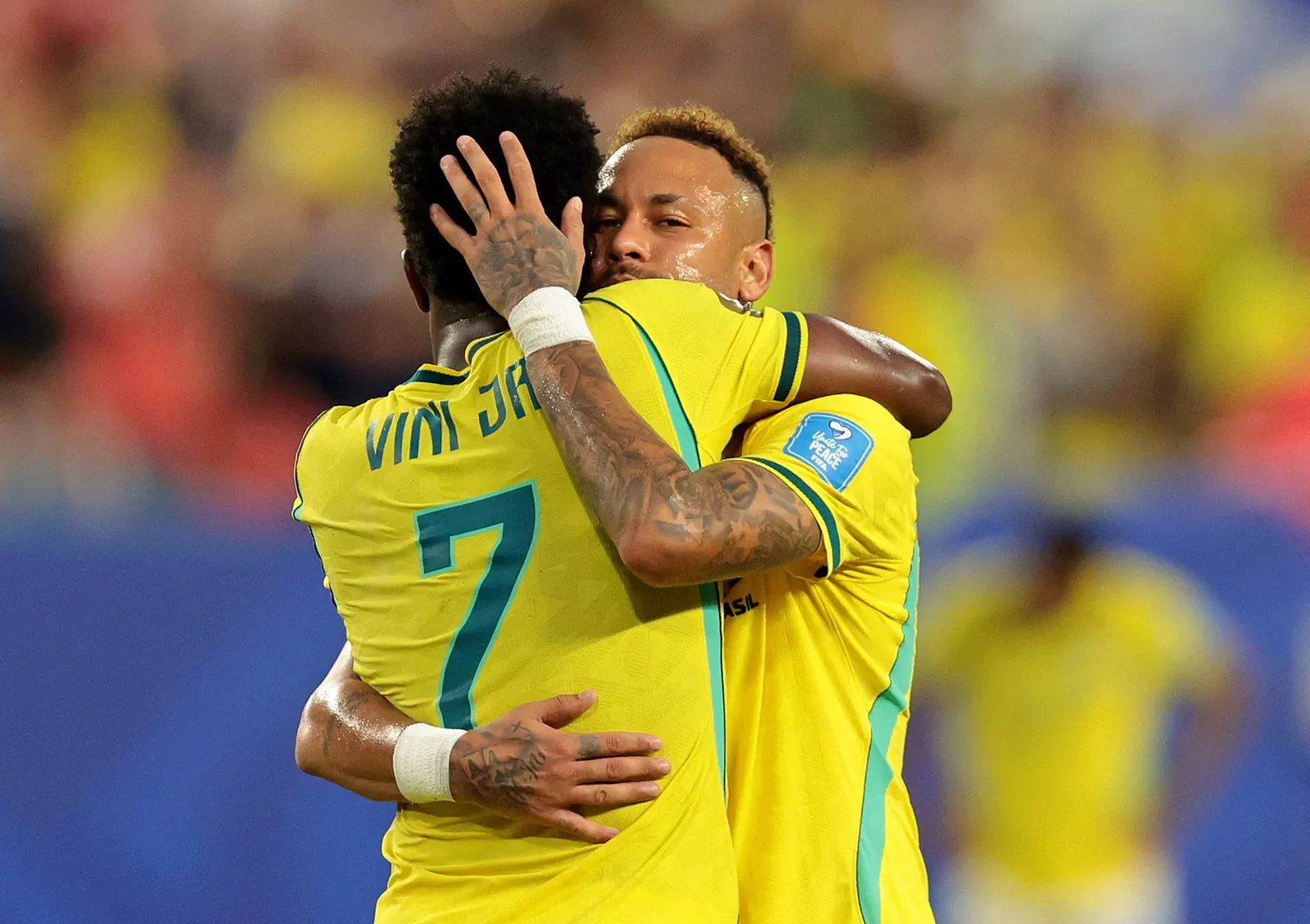 Jogadores da Seleção Brasileira comemorando um gol em partida da Copa do Mundo 2026.