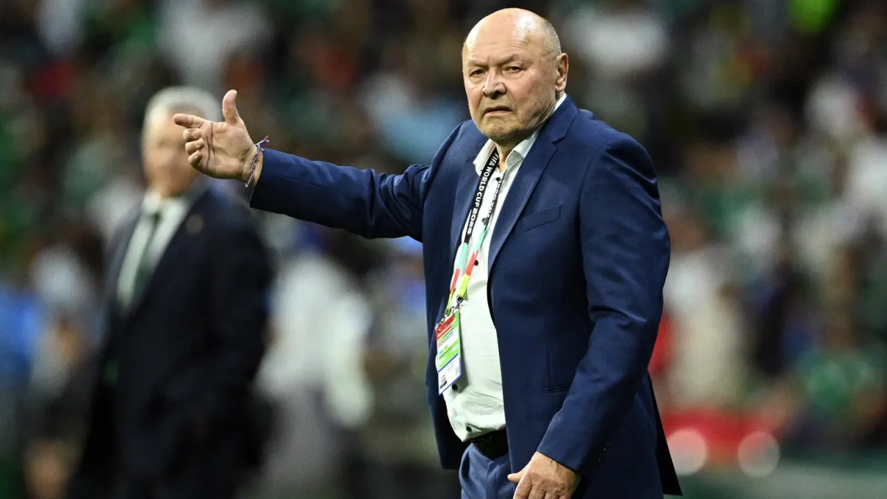 Técnico Tcheco Lamenta Eliminação na Copa e Aponta Necessidade de Jogadores Melhores para 2030