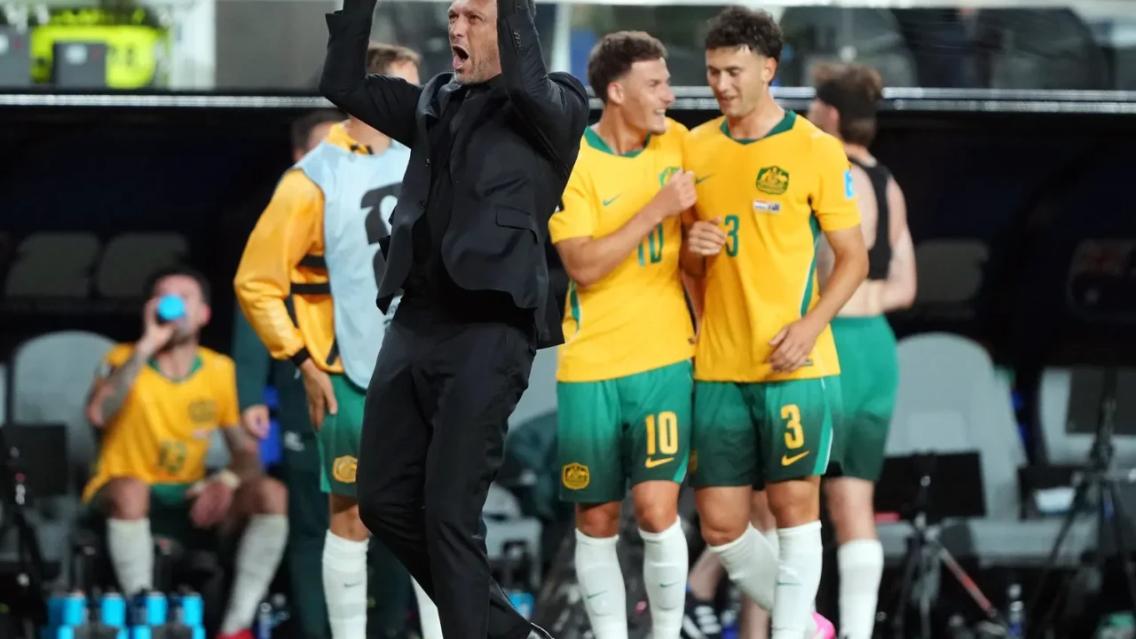 Austrália avança na Copa do Mundo após empate com Paraguai; técnico nega jogo defensivo