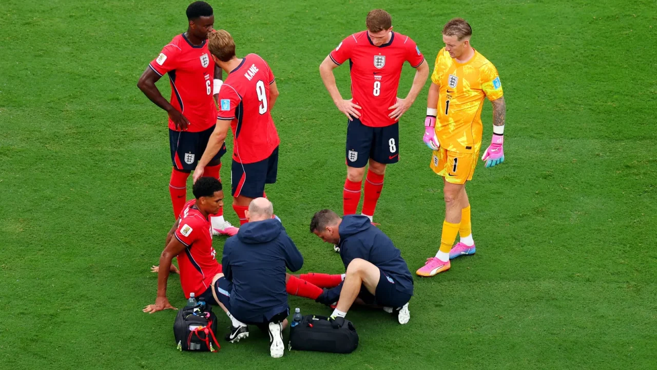 Inglaterra enfrenta crise na lateral-direita da Copa do Mundo com novas lesões