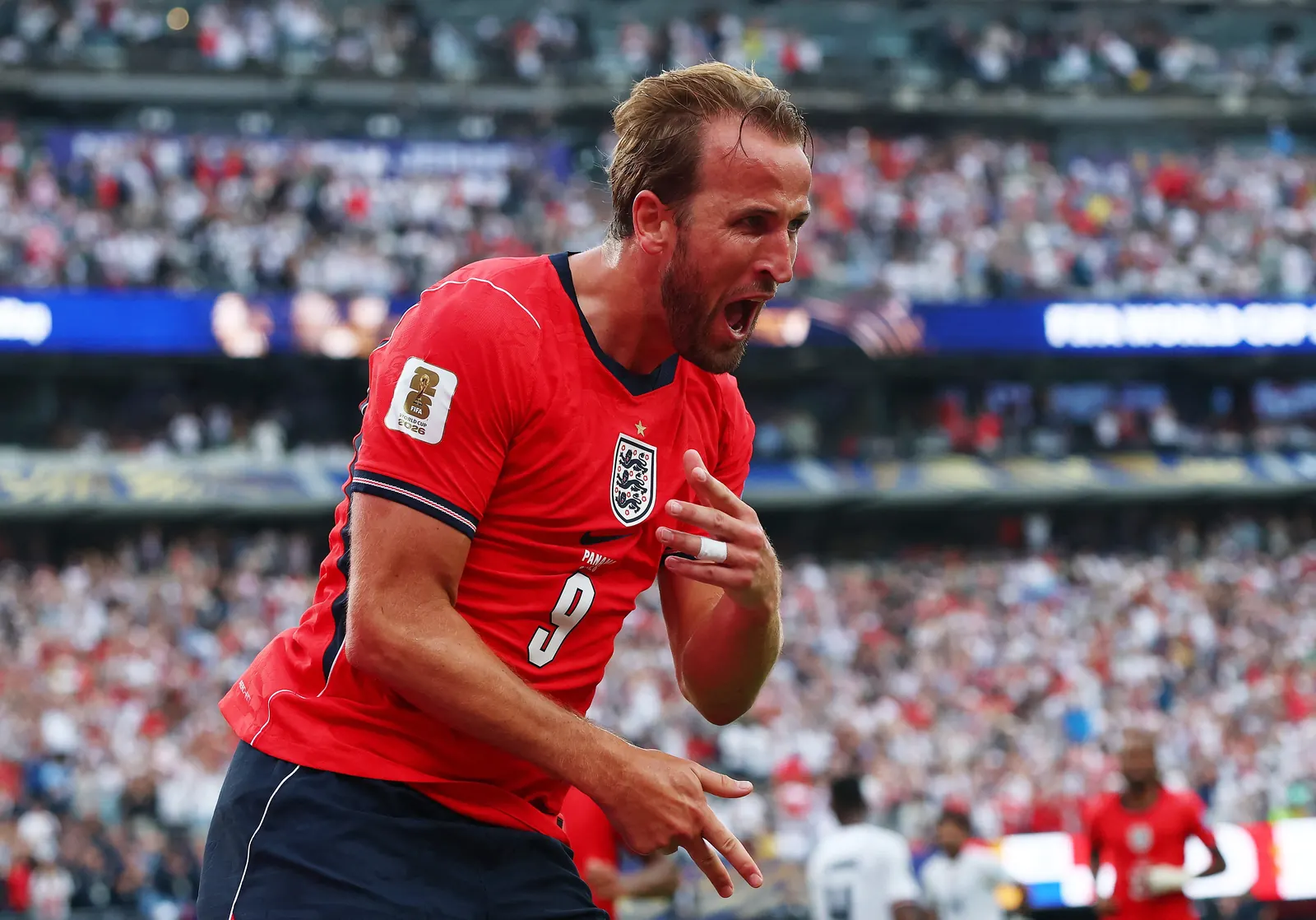 Harry Kane comemorando um gol pela seleção da Inglaterra durante a Copa do Mundo.
