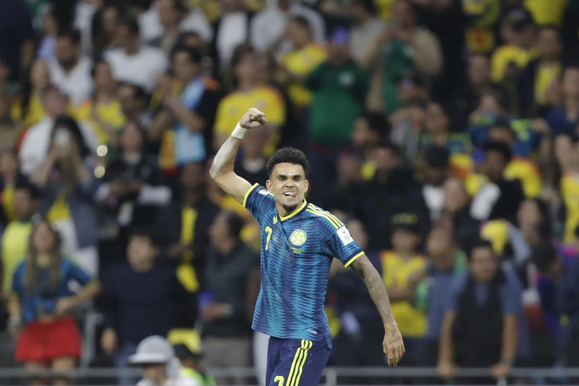 Jogador Luis Díaz comemora um gol durante partida da seleção colombiana na Copa do Mundo de 2026.