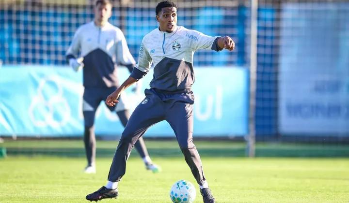 O Grêmio apresentou oficialmente seu primeiro reforço para a janela de meio de temporada: o zagueiro Wallace, de 21 anos. Vindo do CRB, onde