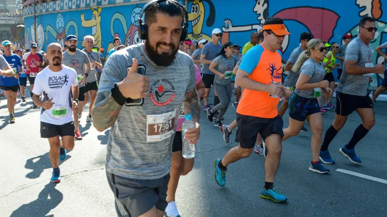 Guia Definitivo: Escolhendo o Tênis de Corrida Ideal para Seus Pés e Estilo de Treino