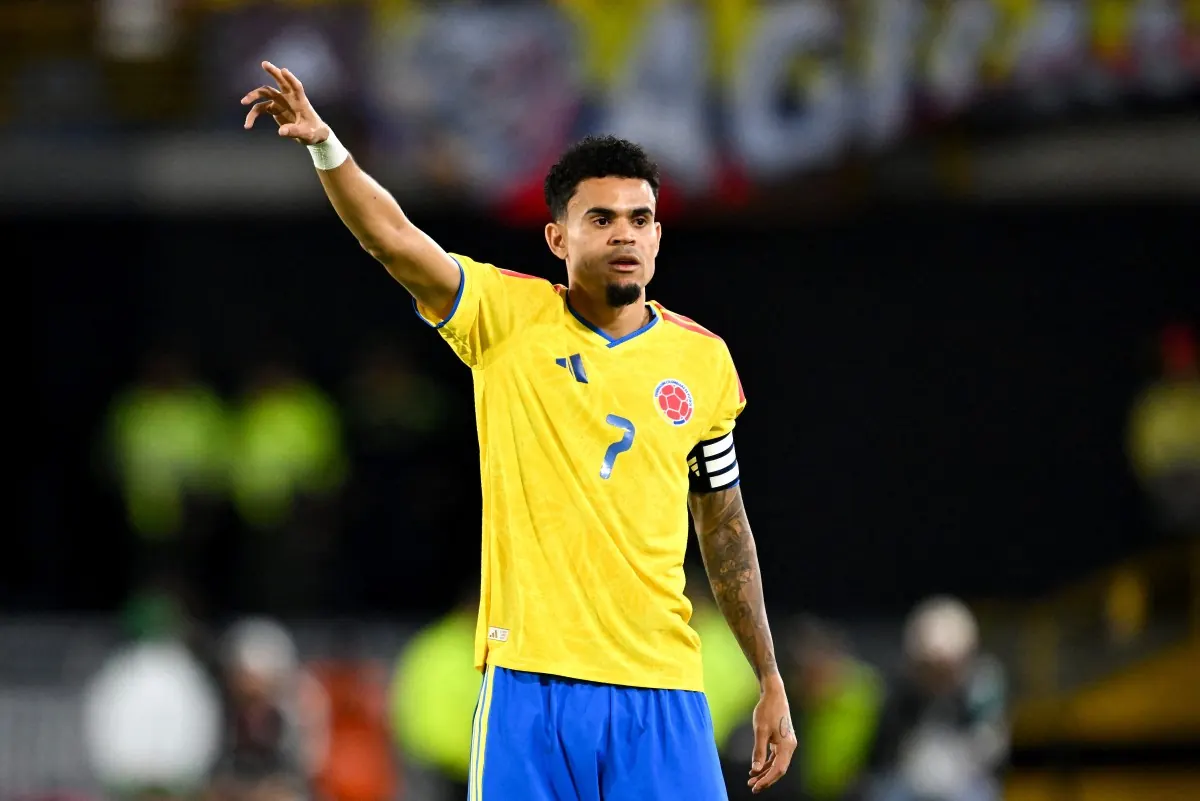 Jogador Luis Díaz em campo pela seleção da Colômbia