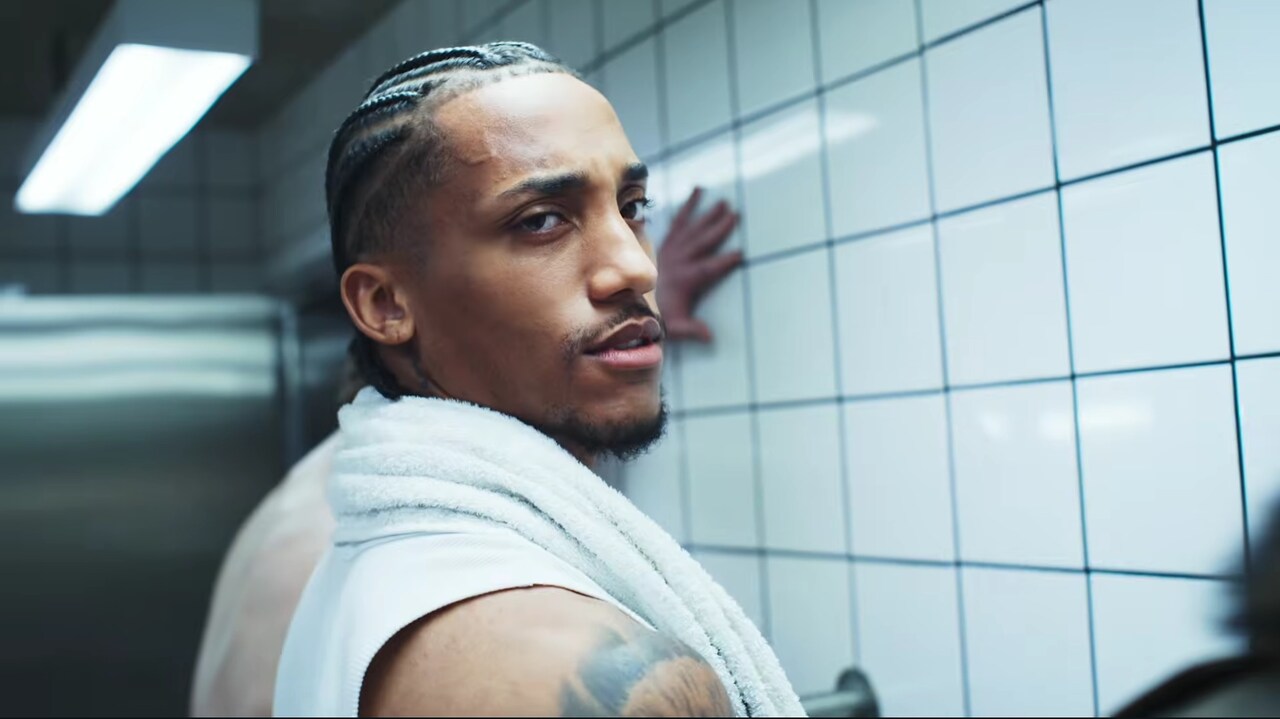 João Pedro Brilha Fora dos Campos com Participação em Clipe de Madonna