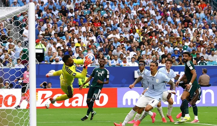 Goleiro “Muralha Saudita” impressiona em estreia de Copa do Mundo contra o Uruguai
