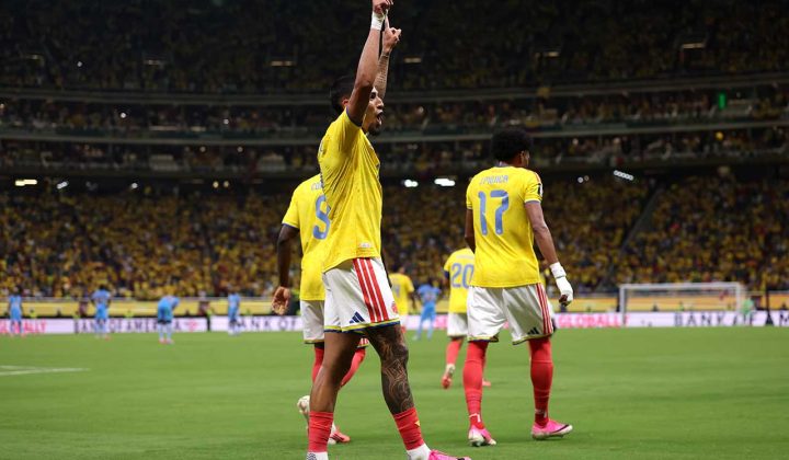 A seleção colombiana demonstrou garra e determinação ao conquistar uma vitória suada contra a República Democrática do Congo, garantindo ass