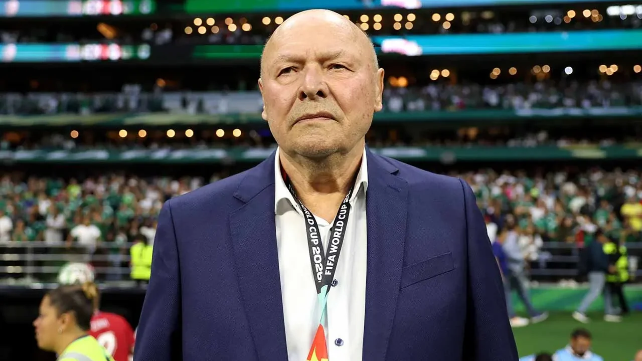 Técnico da República Tcheca defende trabalho e descarta saída após Copa do Mundo
