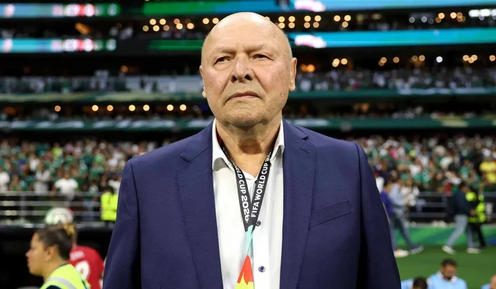 Técnico da República Tcheca defende trabalho e descarta saída após Copa do Mundo