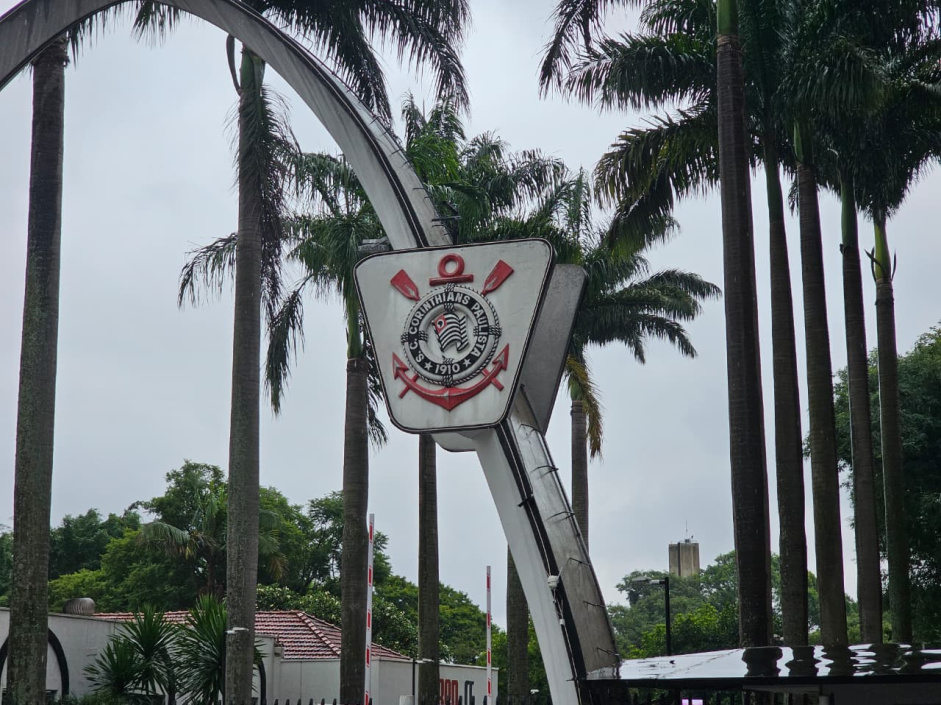 Corinthians avança em negociações para novo patrocínio milionário com foco no futebol feminino