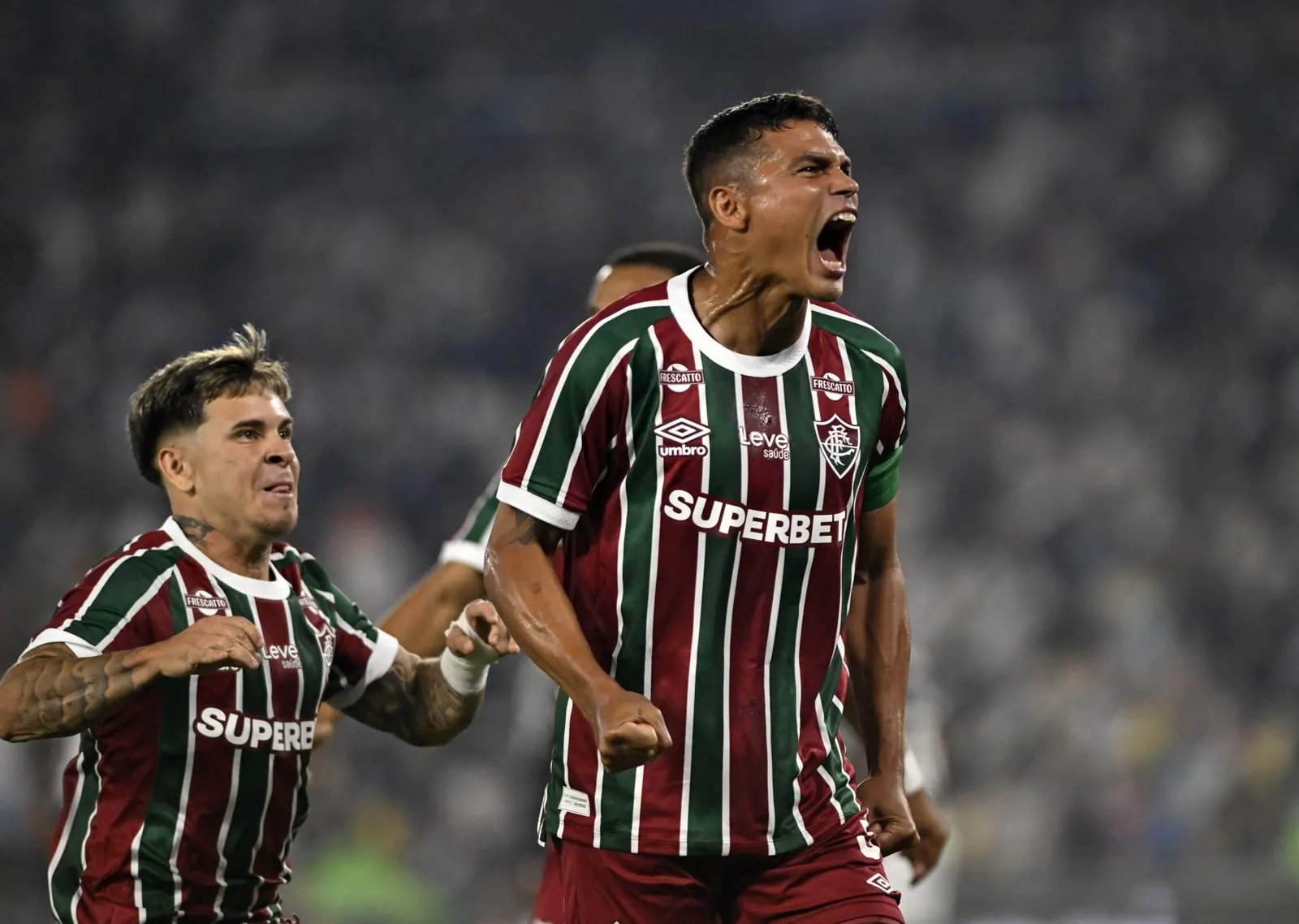Thiago Silva com a camisa do Fluminense