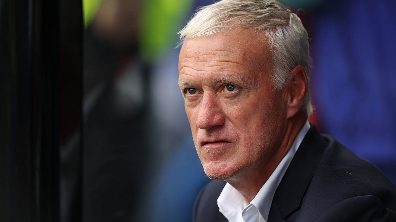 Deschamps ironiza imprensa e explica paralisação por protocolo de raios em jogo da França