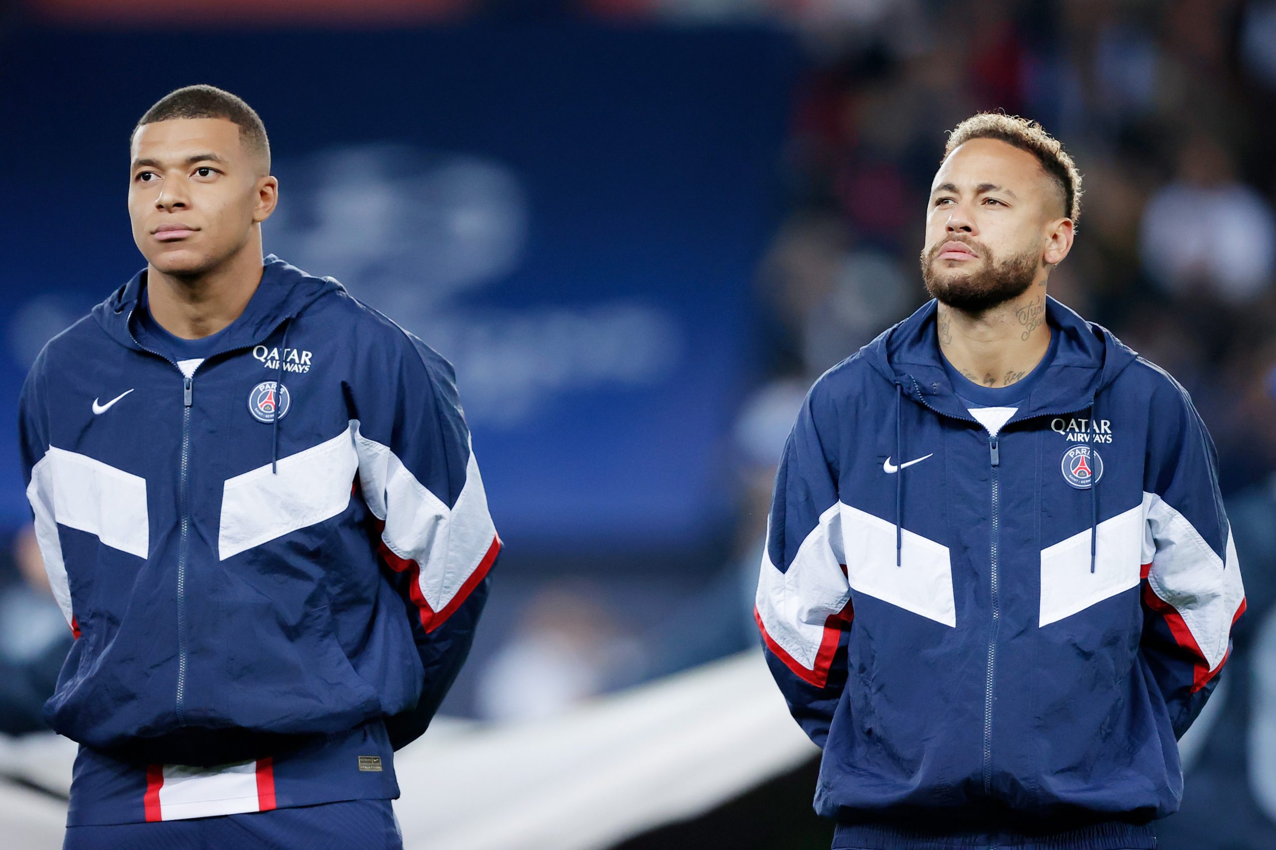 Kylian Mbappé com a camisa da seleção francesa