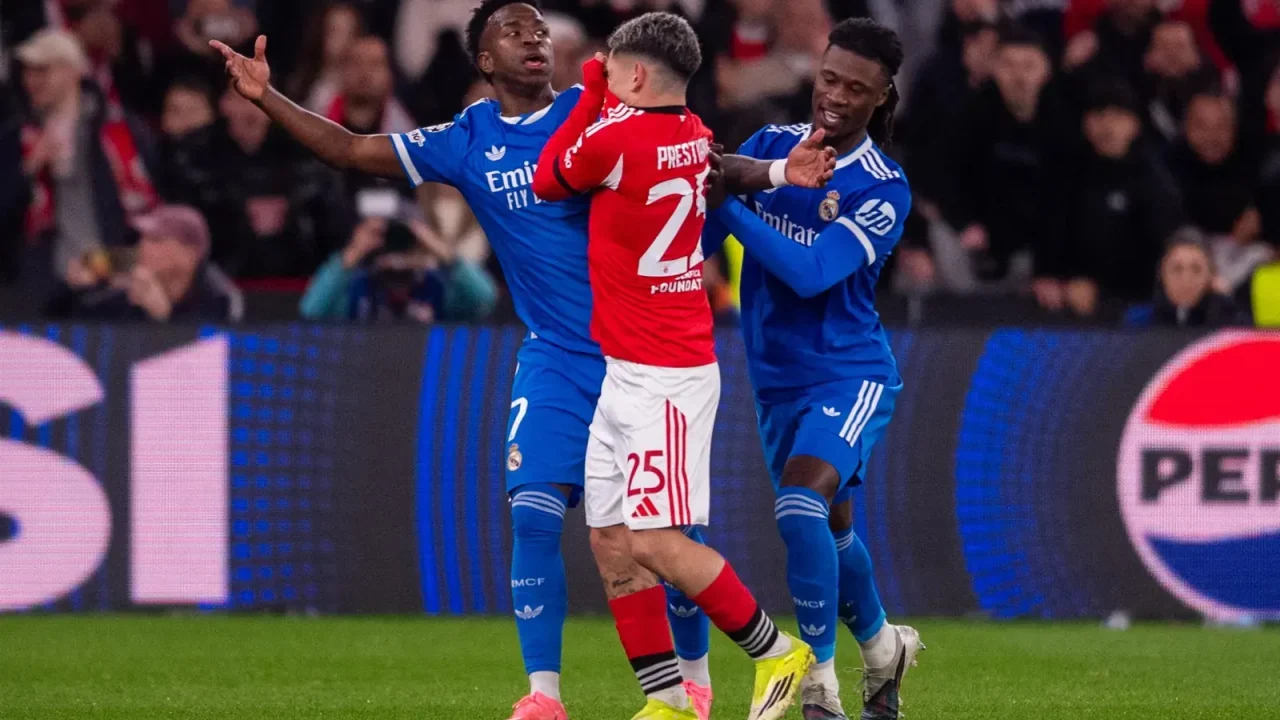 Regra de Expulsão por Cobrir a Boca em Jogos: Vini Jr. e Mbappé no Centro da Nova Diretriz da IFAB