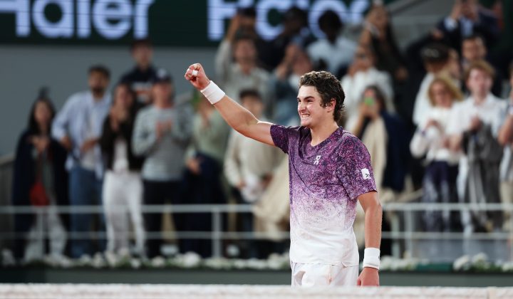 João Fonseca brilha em Roland Garros e conquista vaga nas quartas de final