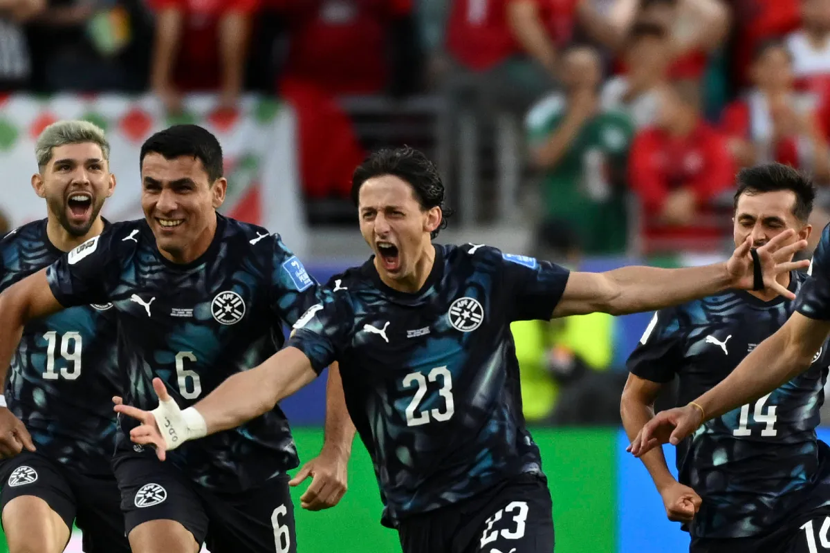 Jogadores do Paraguai comemoram gol contra a Turquia na Copa do Mundo 2026