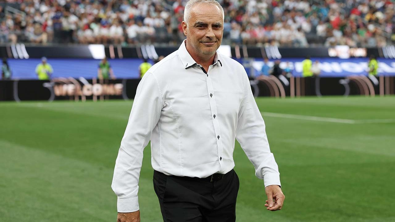 Técnico da Nova Zelândia exalta atuação de jogadores, mas lamenta empate contra o Irã