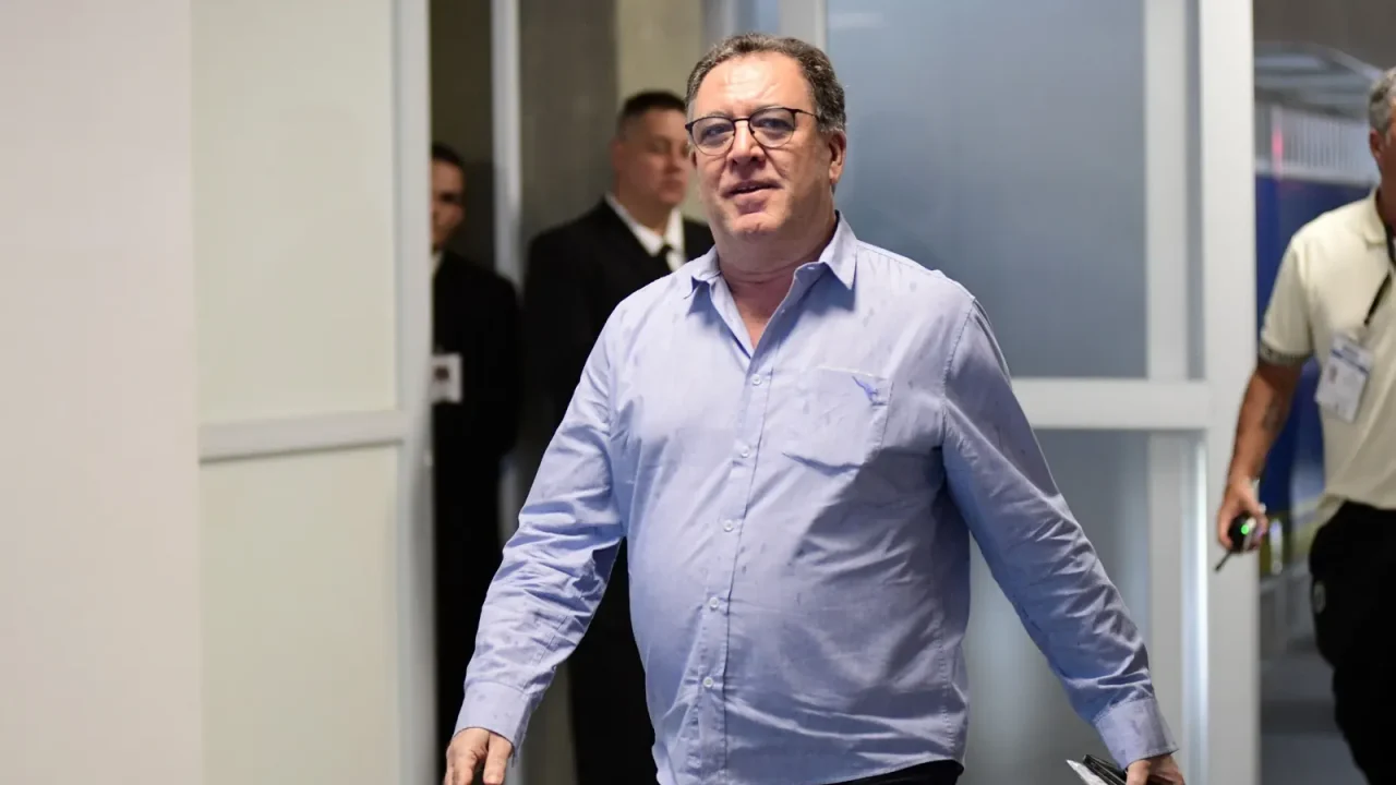 Santos em alerta: Risco de novo transfer ban e busca por reforços na janela