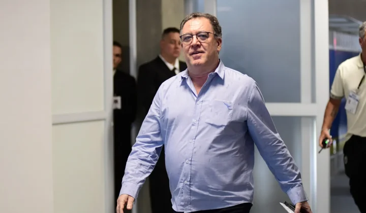 Santos em alerta: Risco de novo transfer ban e busca por reforços na janela