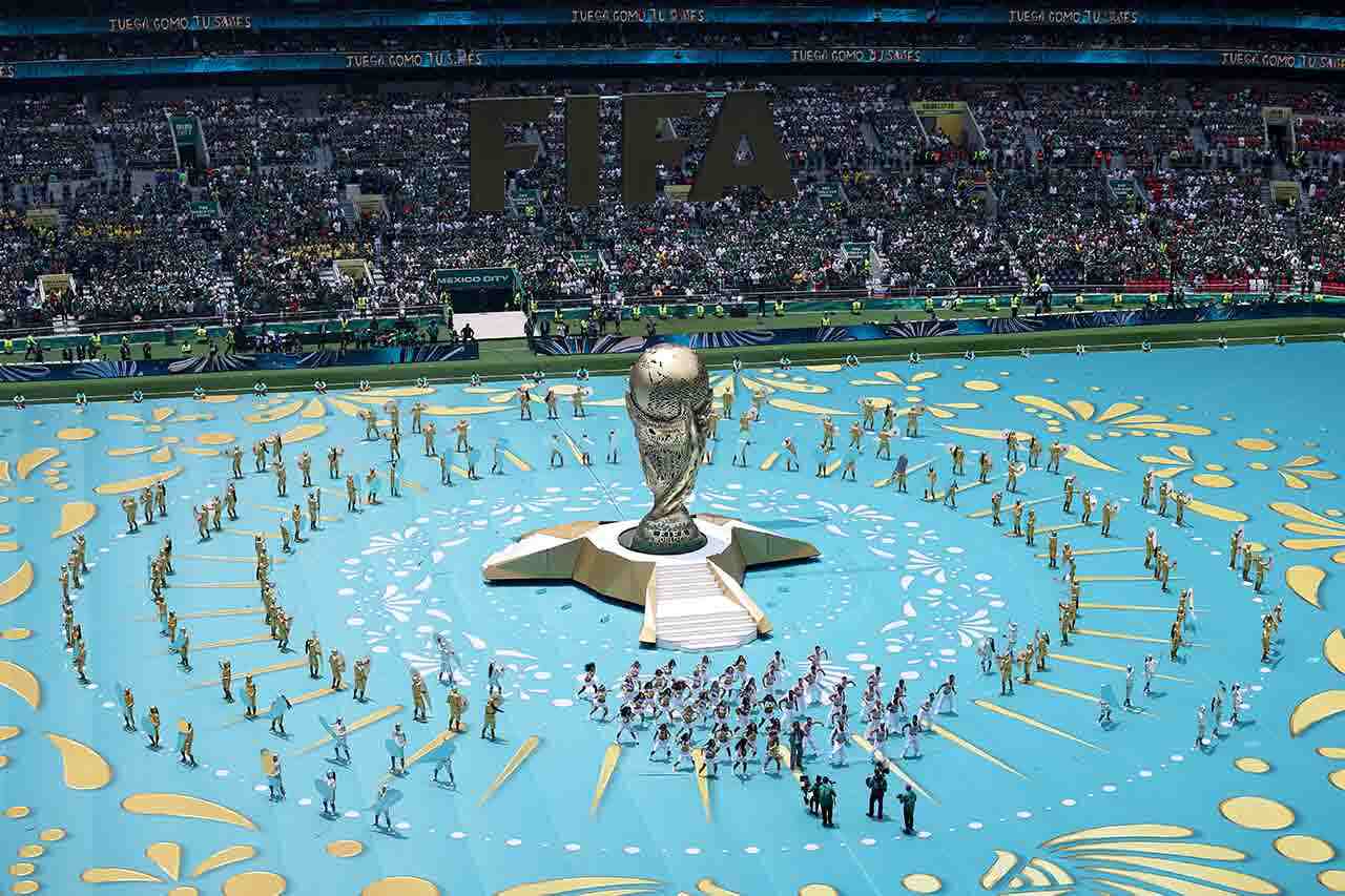 Imagem de um estádio lotado durante a fase de grupos da Copa do Mundo de 2026.
