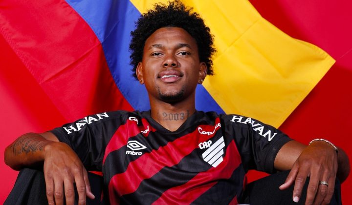 Athletico-PR anuncia a contratação do atacante colombiano Jorge Rivaldo