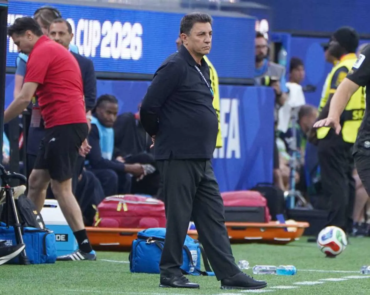 Jogadores da seleção do Irã em campo durante partida da Copa do Mundo 2026