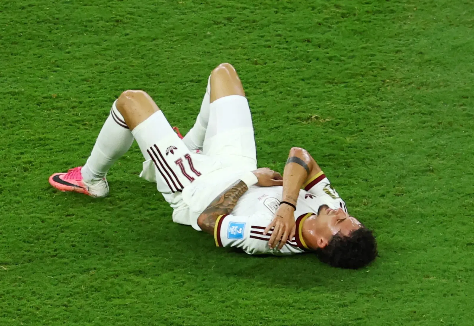 Yeremy Pino, atacante da seleção espanhola, em ação durante uma partida.