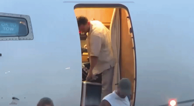 Lionel Messi desembarcou em Kansas City, Estados Unidos, na noite deste domingo, para se juntar à delegação da Seleção Argentina para a Copa