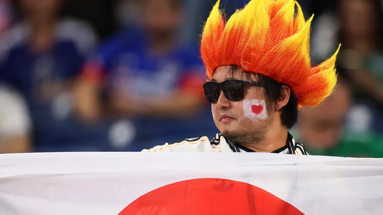 A atmosfera da Copa do Mundo em Monterrey ganhou um toque especial com a presença vibrante e criativa da torcida japonesa. Em partida contra