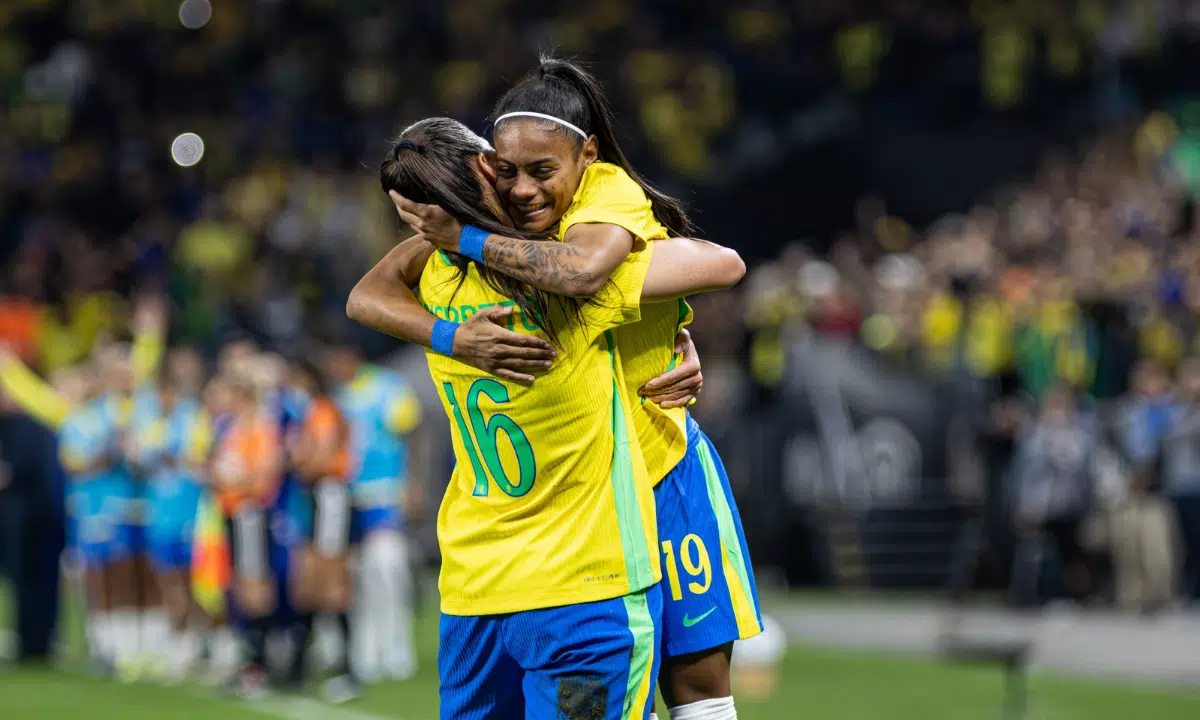 A atacante Bia Zaneratto celebrou a atuação de Tainá Maranhão após a dupla ser fundamental na vitória da Seleção Brasileira por 2 a 1 sobre