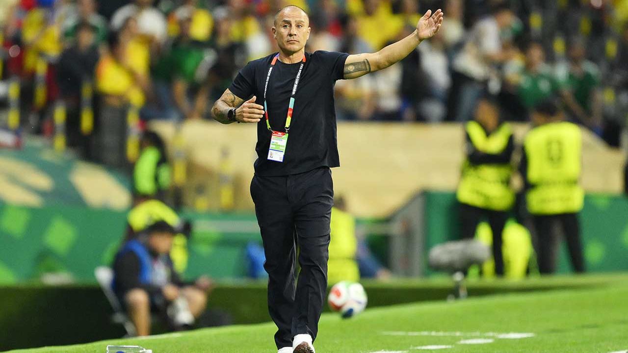 A seleção do Uzbequistão vivenciou um momento marcante em sua história ao estrear em uma Copa do Mundo. Na última quarta-feira (17), os Lobo