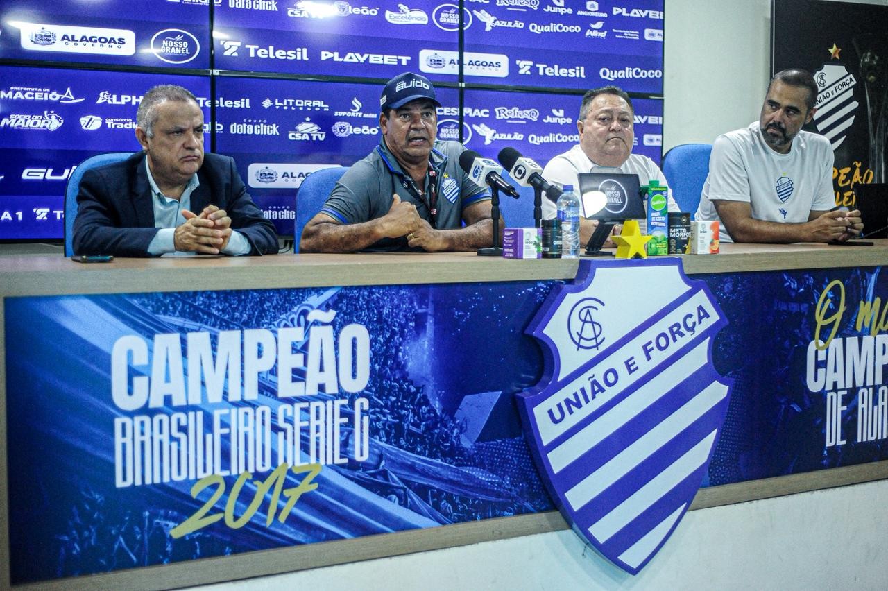Jogadores do CSA em treinamento no CT Gustavo Paiva