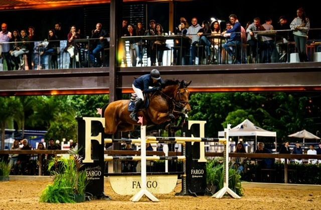 Felipe Juares de Lima vence prova indoor da Copa VillageMall de Hipismo
