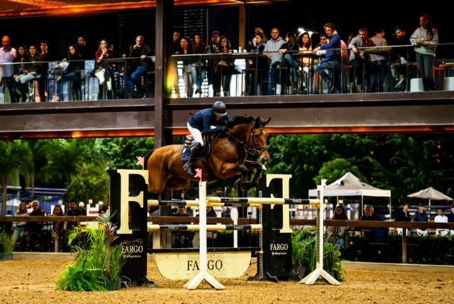 Felipe Juares de Lima vence prova indoor da Copa VillageMall de Hipismo